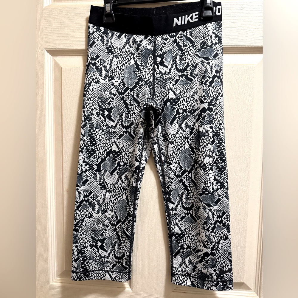 Nike Pro athletic leggings